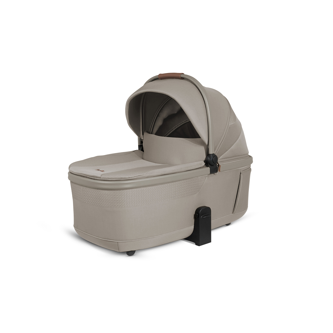 Cove 2 Compact Bassinet, image 1 of 9